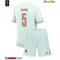 Otroške Nogometnih dresov Francija Jules Kounde #5 Gostujoči SP 2026 Kratki rokavi (+ hlače)
